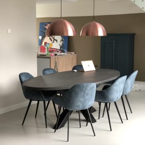 betonlook eettafel ovaal met matrix poot