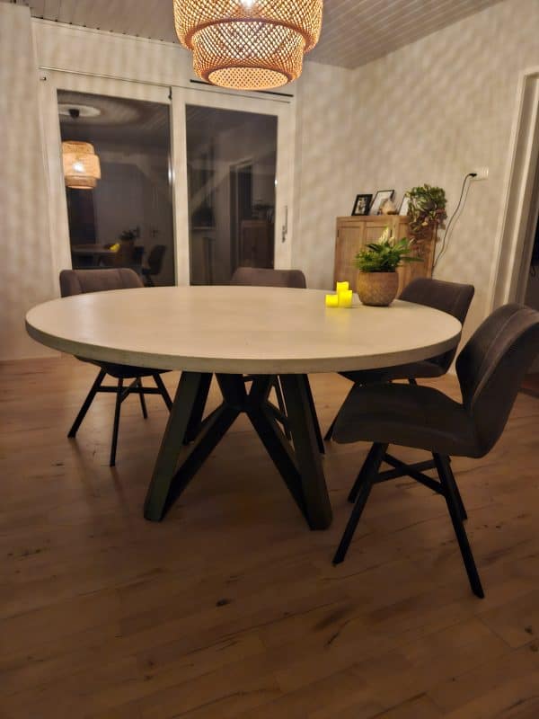 Ronde betonlook tafel met stalen poot luxe