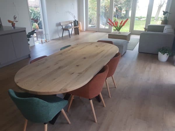 eiken eettafel plat ovaal met dunne matrix poot