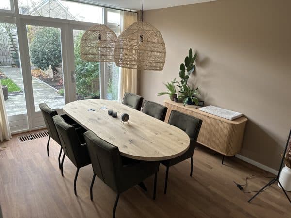 Eiken eettafel plat ovaal blad met stalen poot