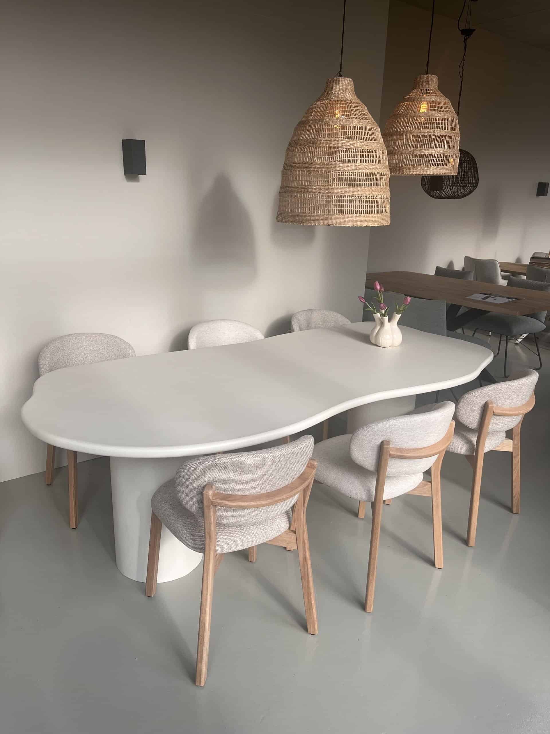 Betonlook Mortex Eettafel Cloud + 2 Ronde Poten