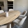 Ovale eiken tafel met eiken houten poot