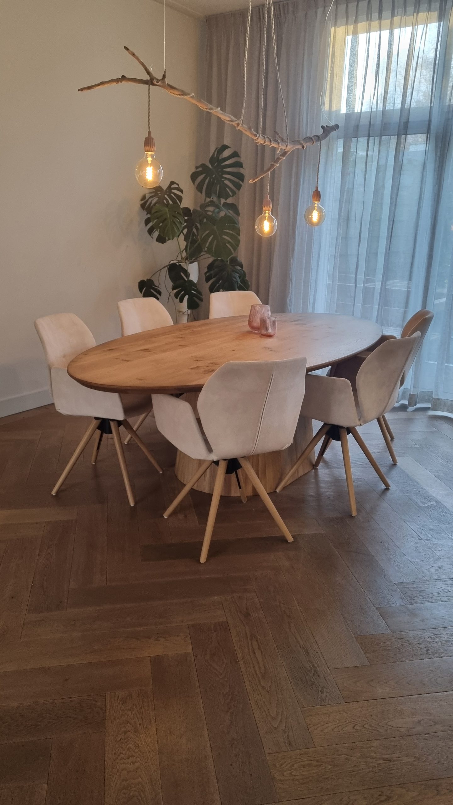 Eiken Eettafel Ovaal + Houten Qone