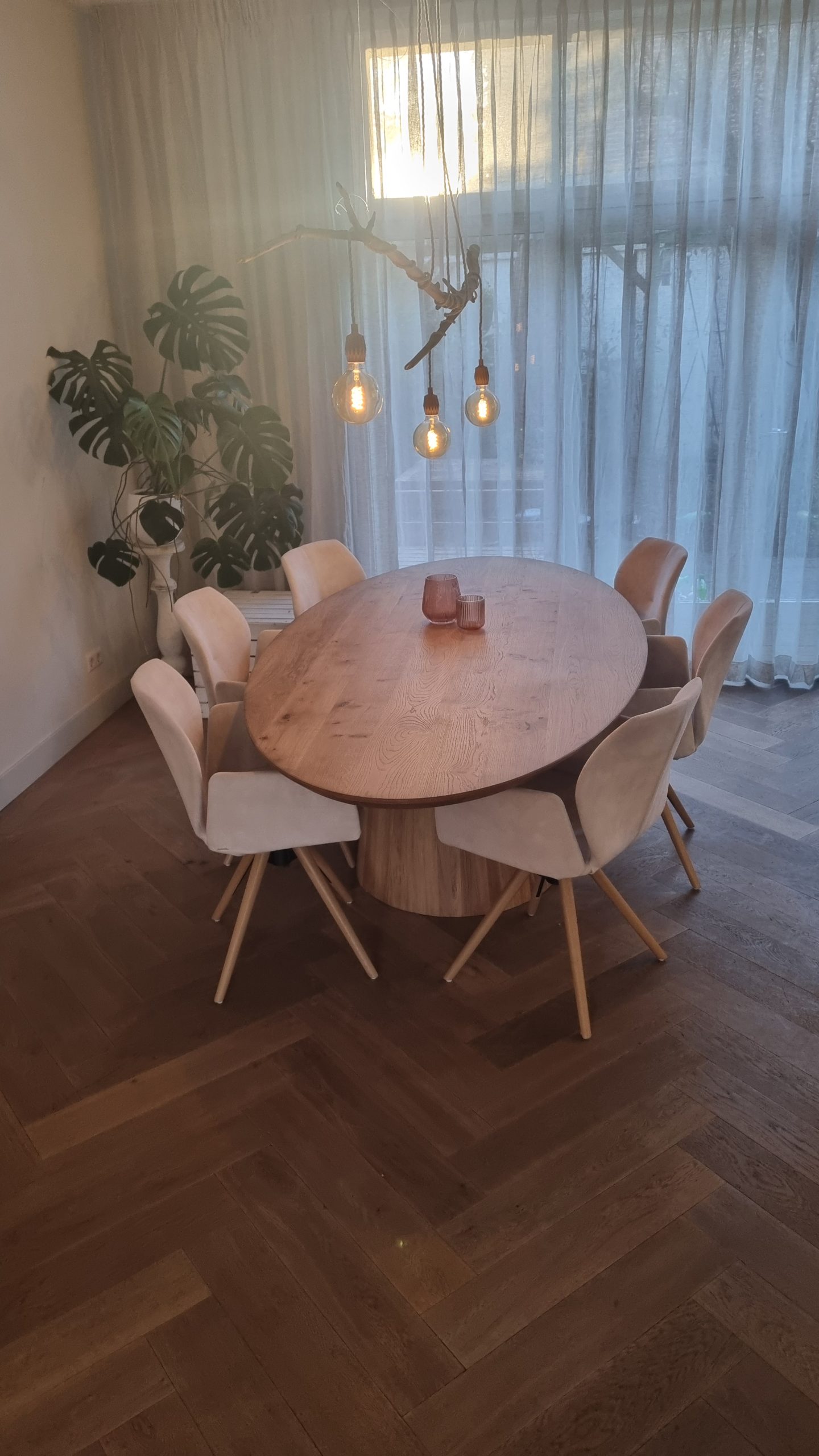 Eiken Eettafel Ovaal + Houten Qone
