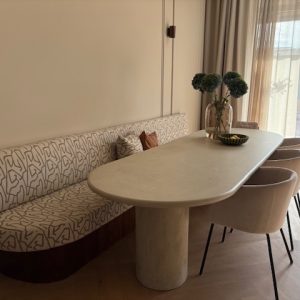 betonlook mortex tafel plat ovaal