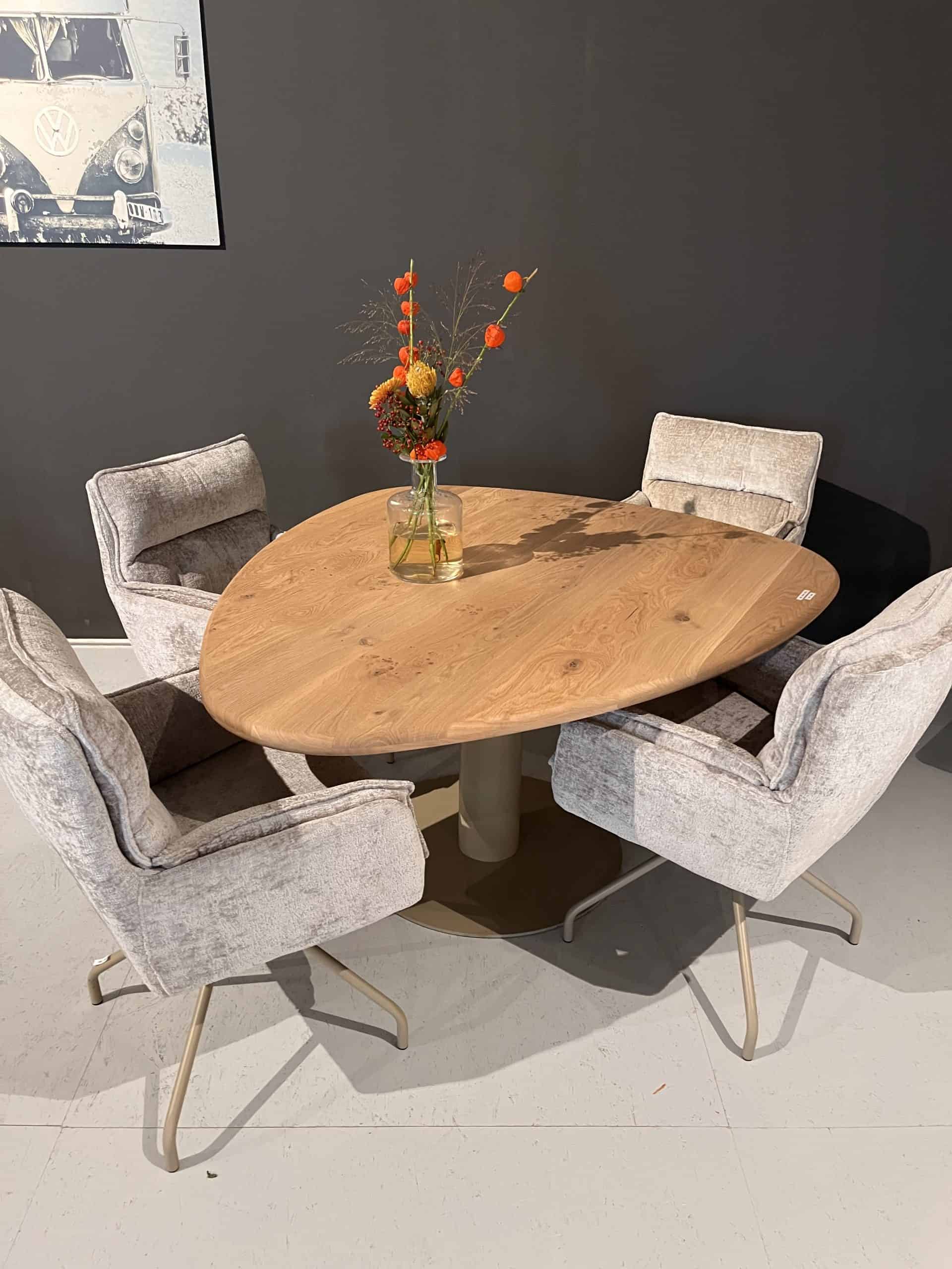 Eiken Eettafel Rond Organisch + Centrale Poot Staal