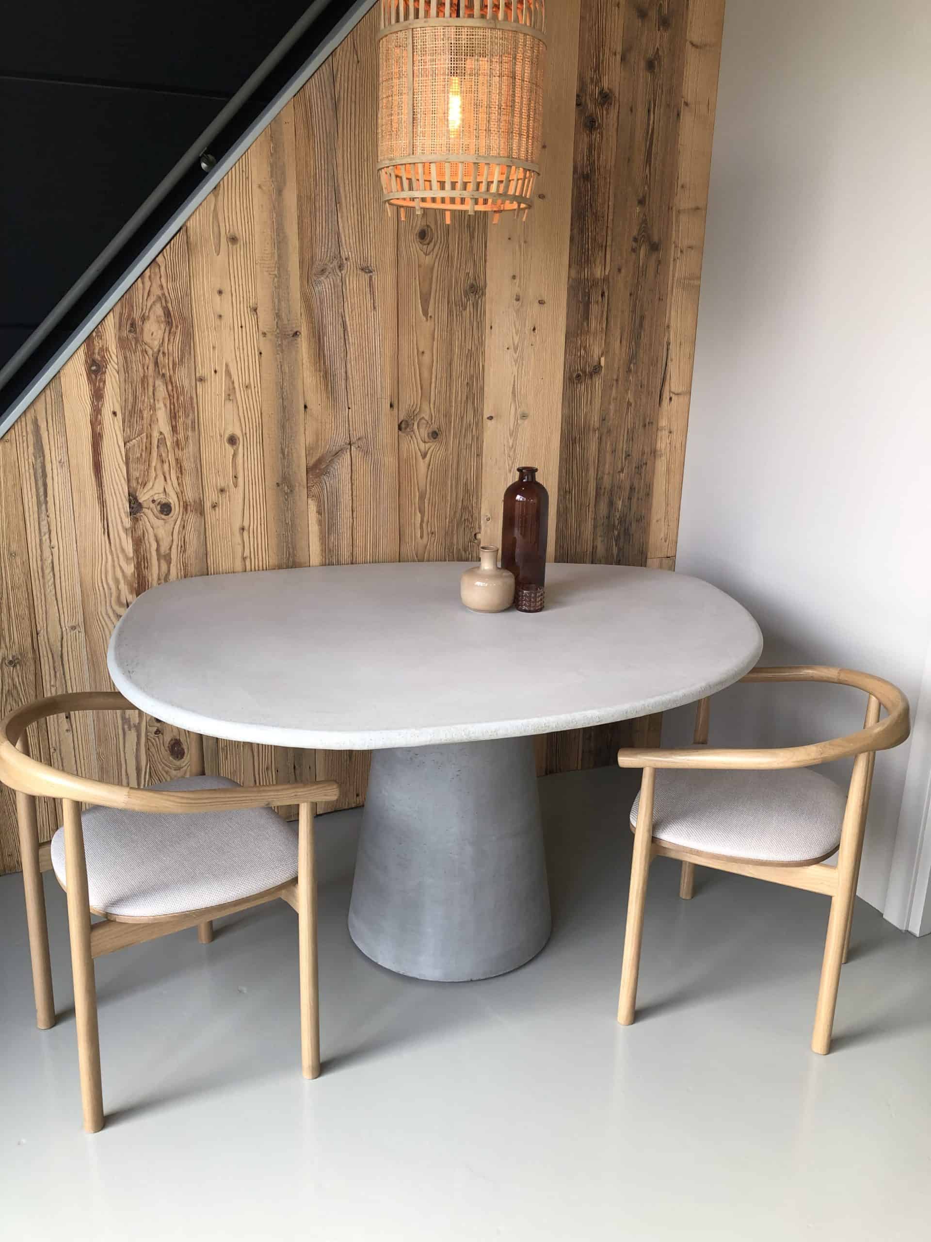 Organische betonlook tafel