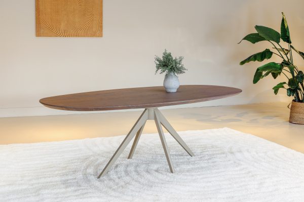 stomp ovale eiken eettafel met stalen onderstel