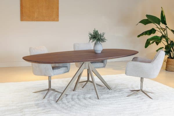 stomp ovale eiken eettafel met stalen onderstel
