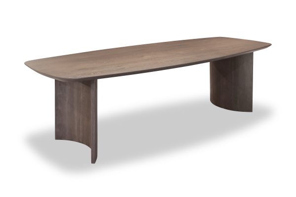 deens ovale eiken tafel met eiken half ronde poten