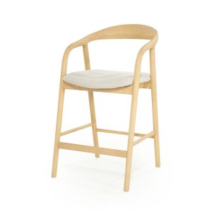 lichte houten barstoel