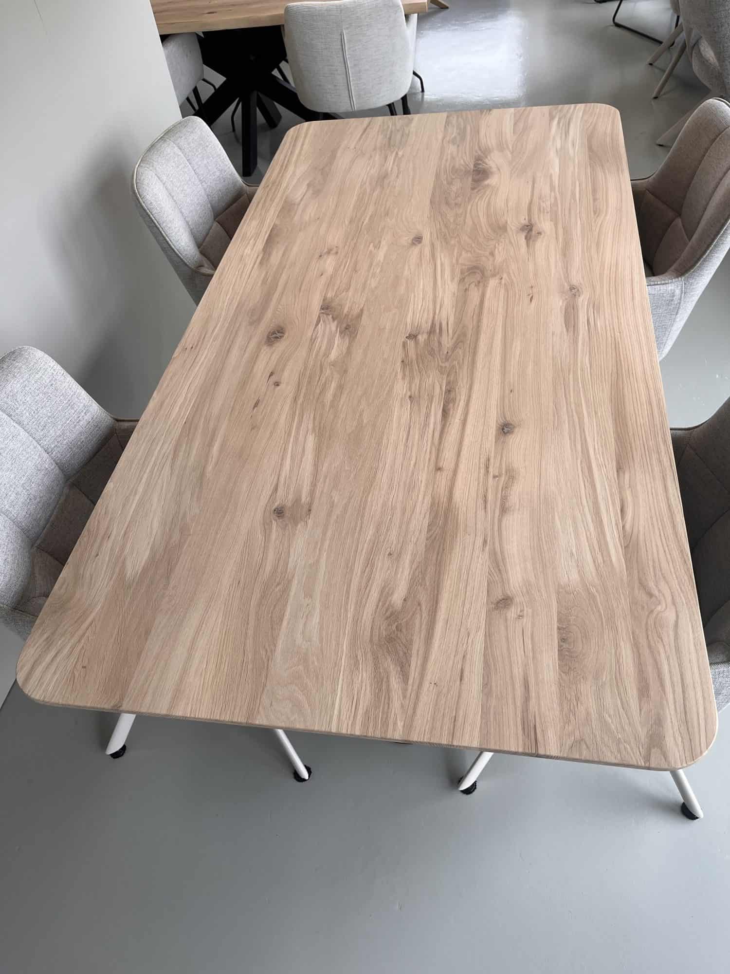 Eiken Eettafel Recht met Ronde Hoeken + Matrix Poot