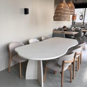 betonlook mortex cloud tafel met v poten