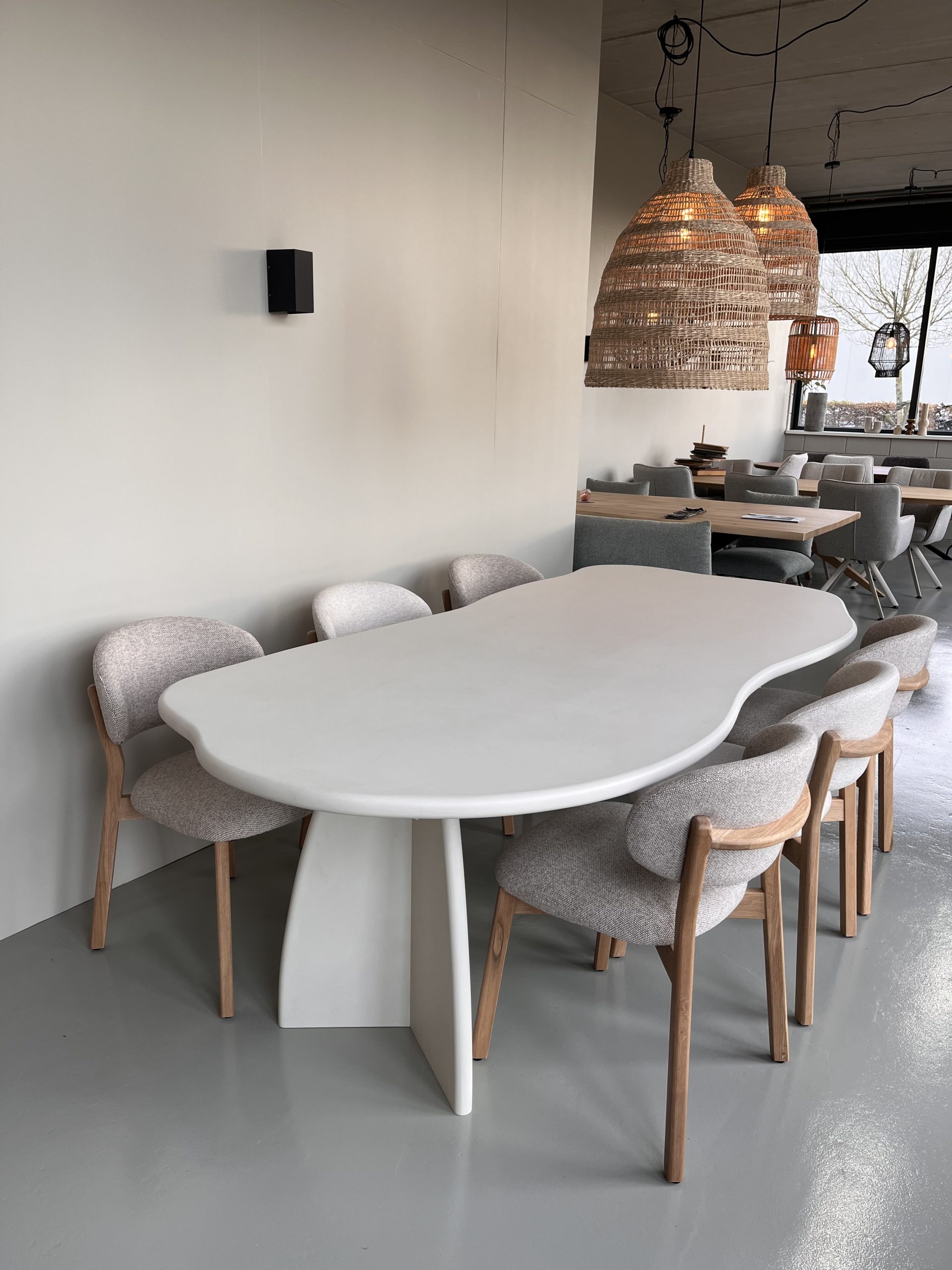 betonlook mortex cloud tafel met v poten