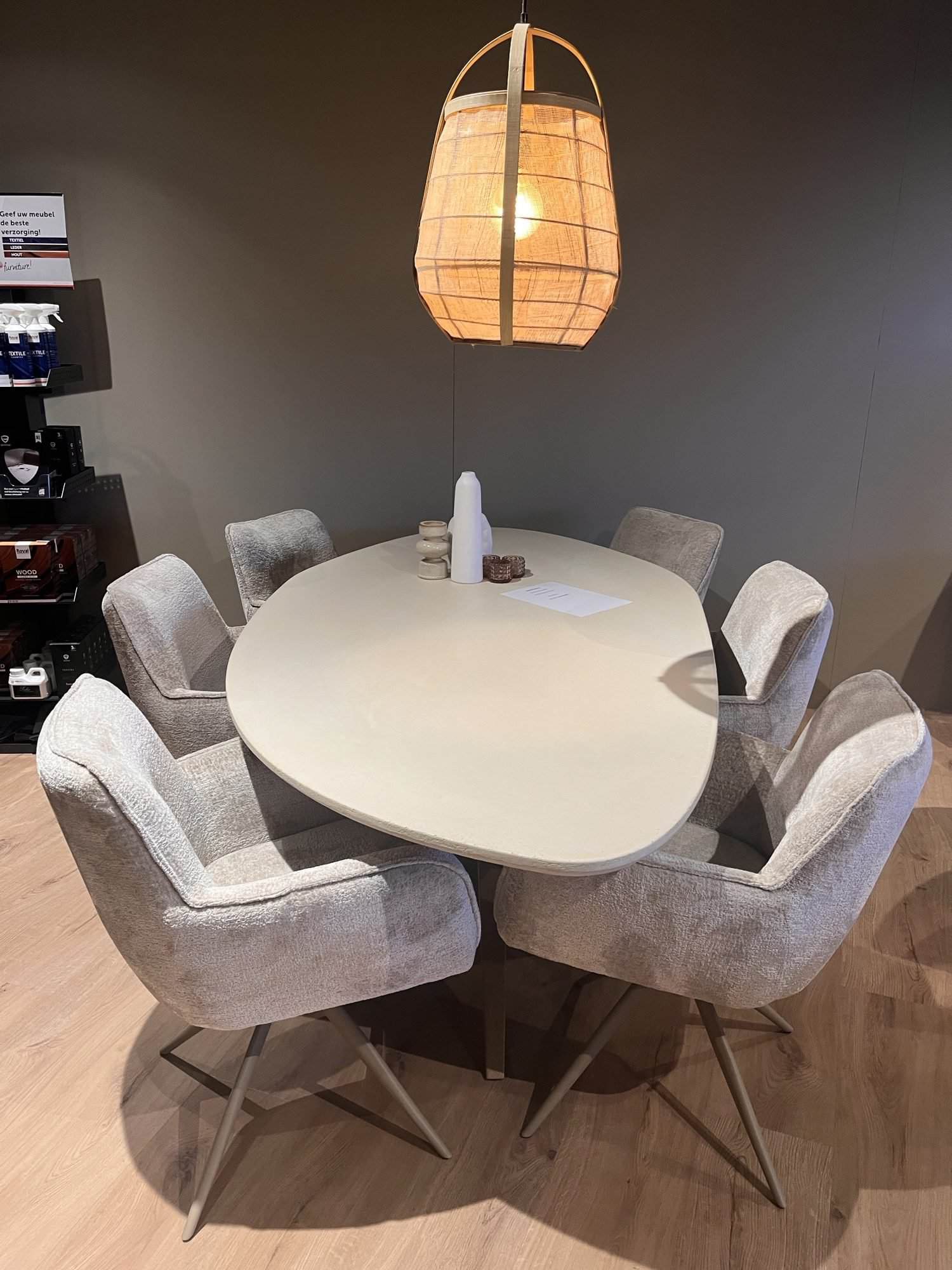 Showroom model betonlook organisch